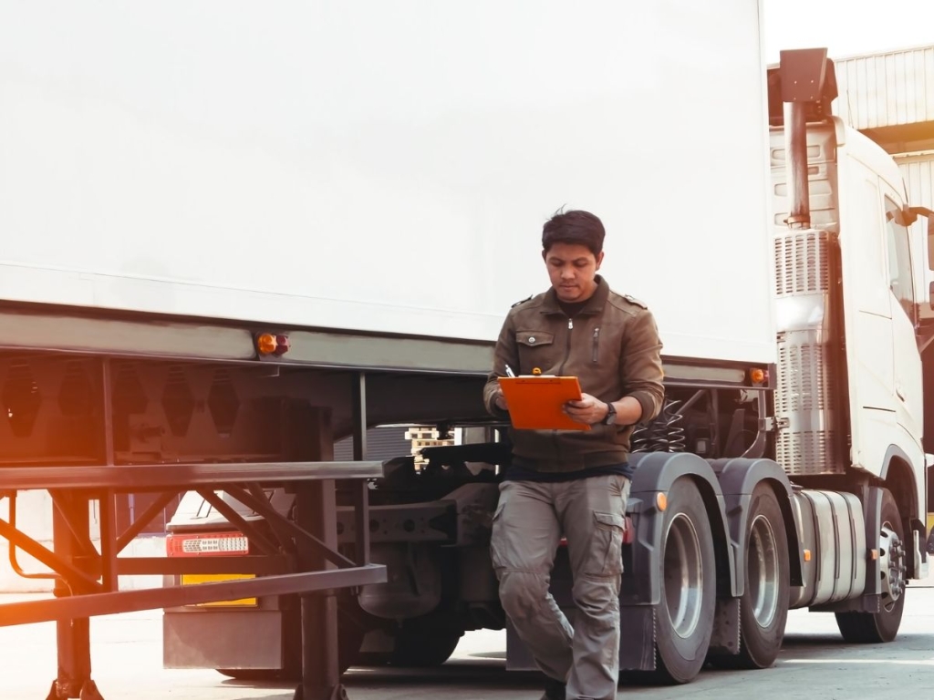 6 Ways Trucking Companies Use AI to Transform the Industry