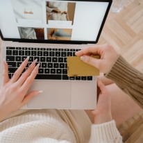 Temporary Holds on Credit Cards: A Guide for Merchants