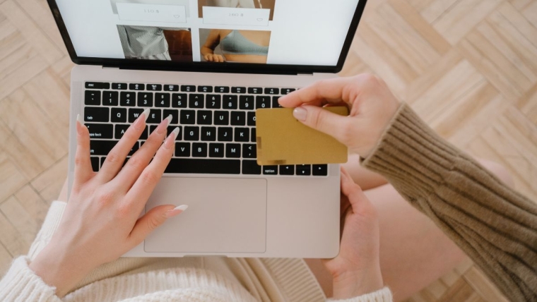 Temporary Holds on Credit Cards: A Guide for Merchants